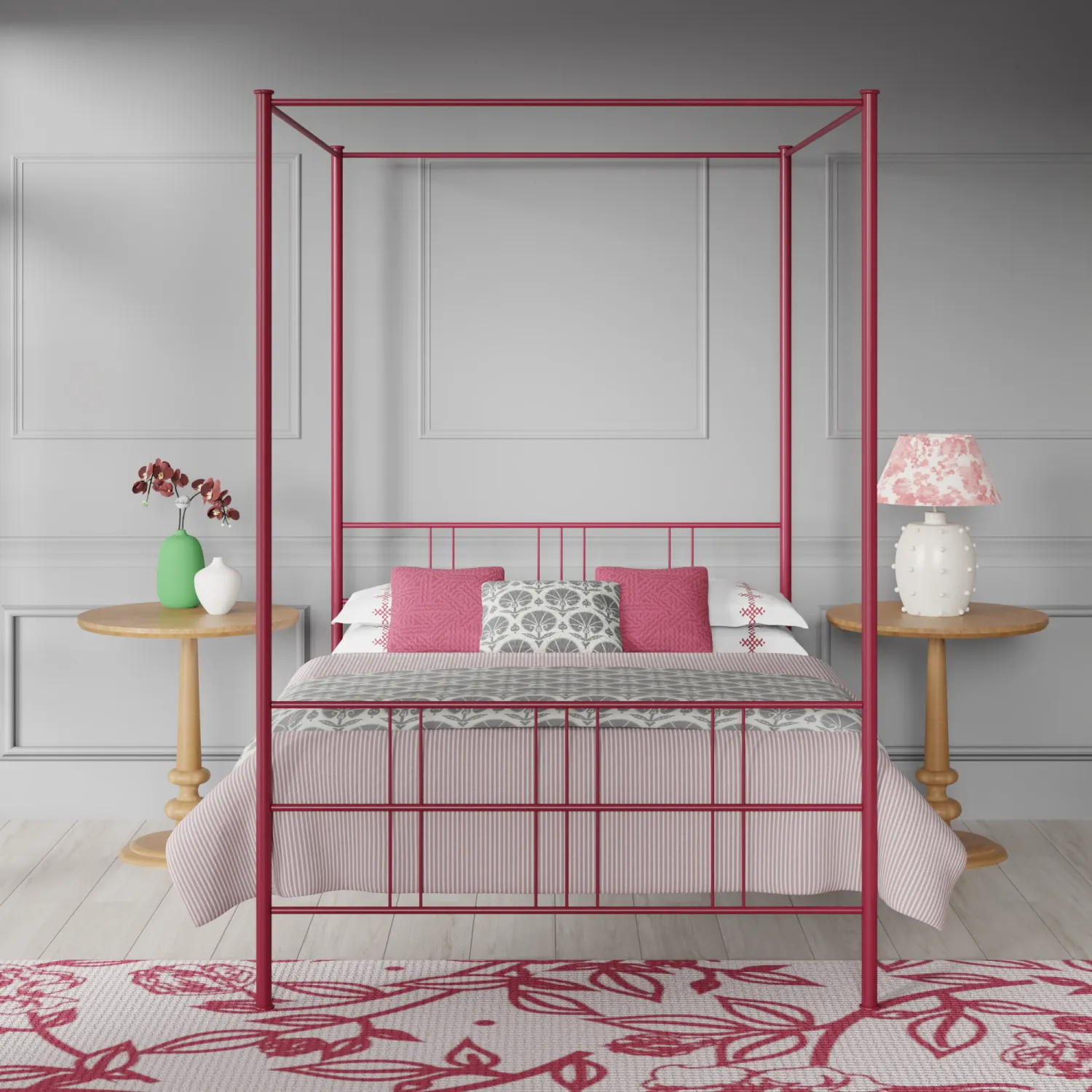 Toulon iron bed - Image bold and bright