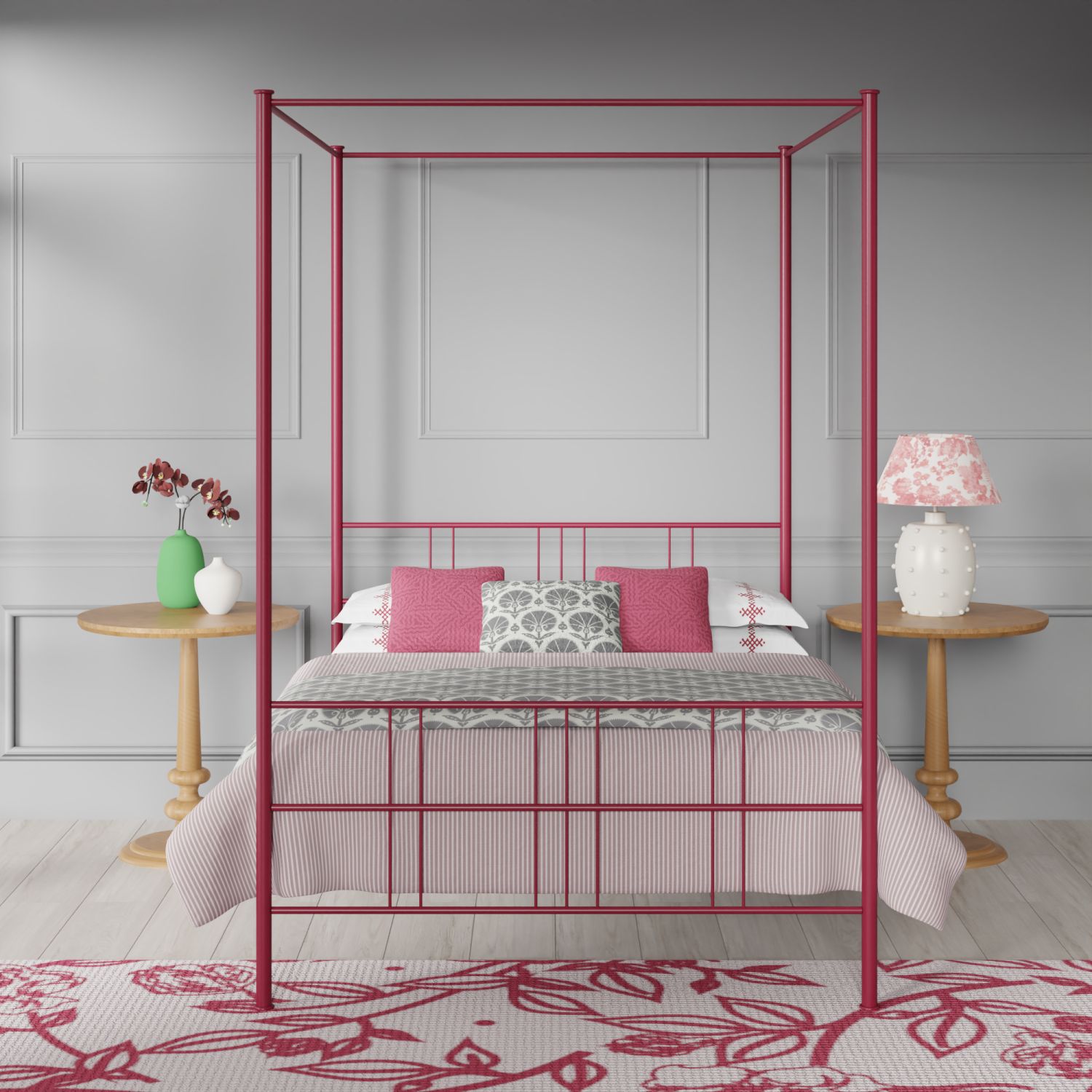 Toulon iron bed - Image bold and bright