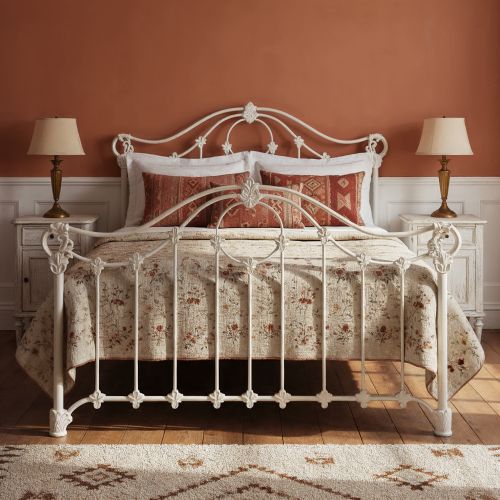 Iron bed thumbnail image