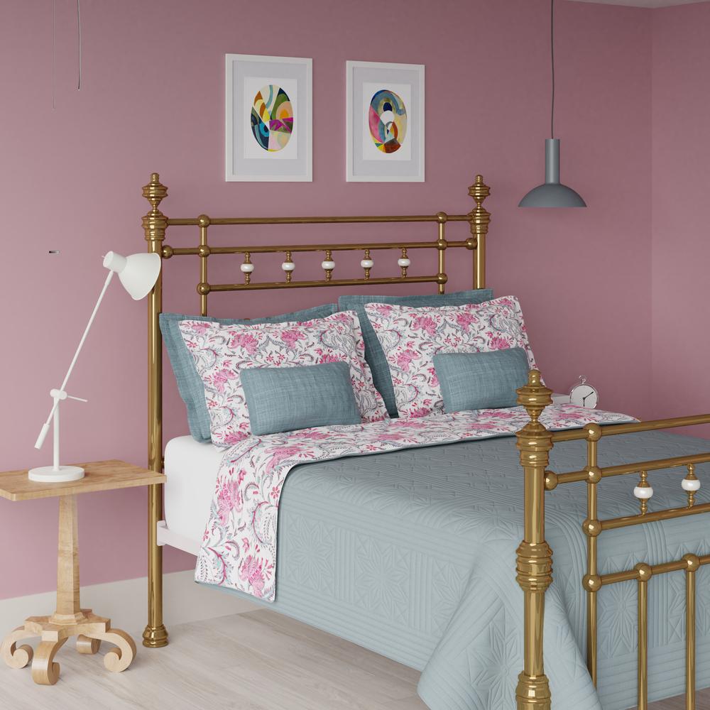 Boyne brass bed in a pink bedroom