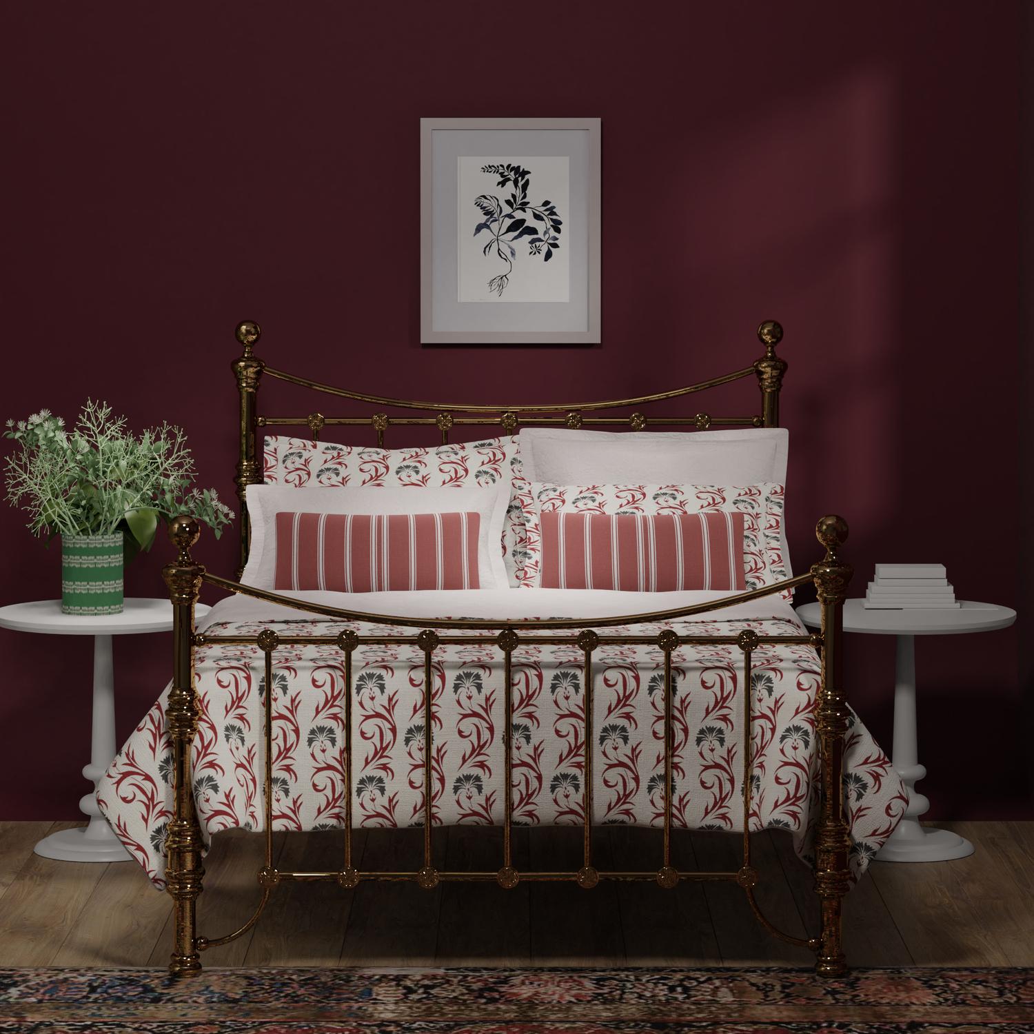 Arran brass bed - Image maroon wall