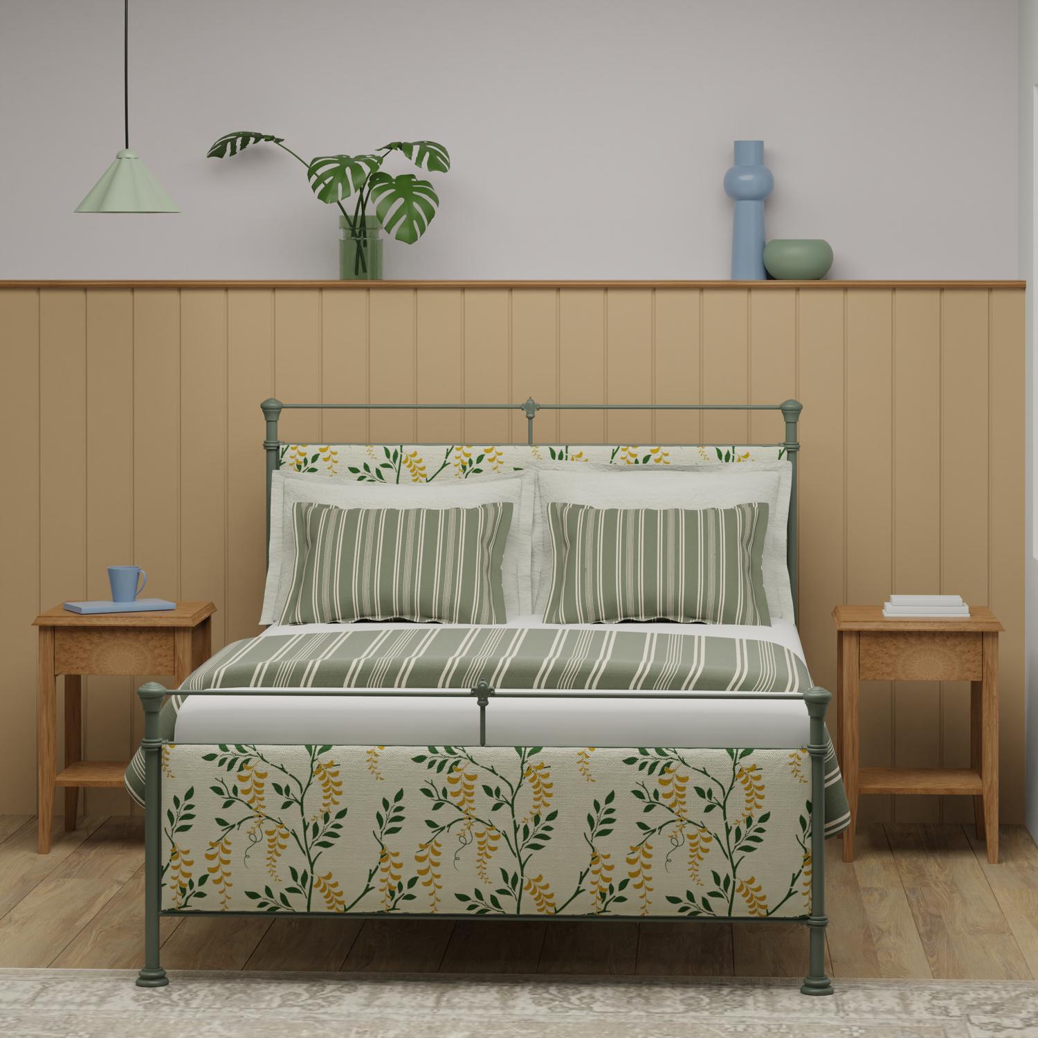 Nancy iron bed - Image mustard bedroom
