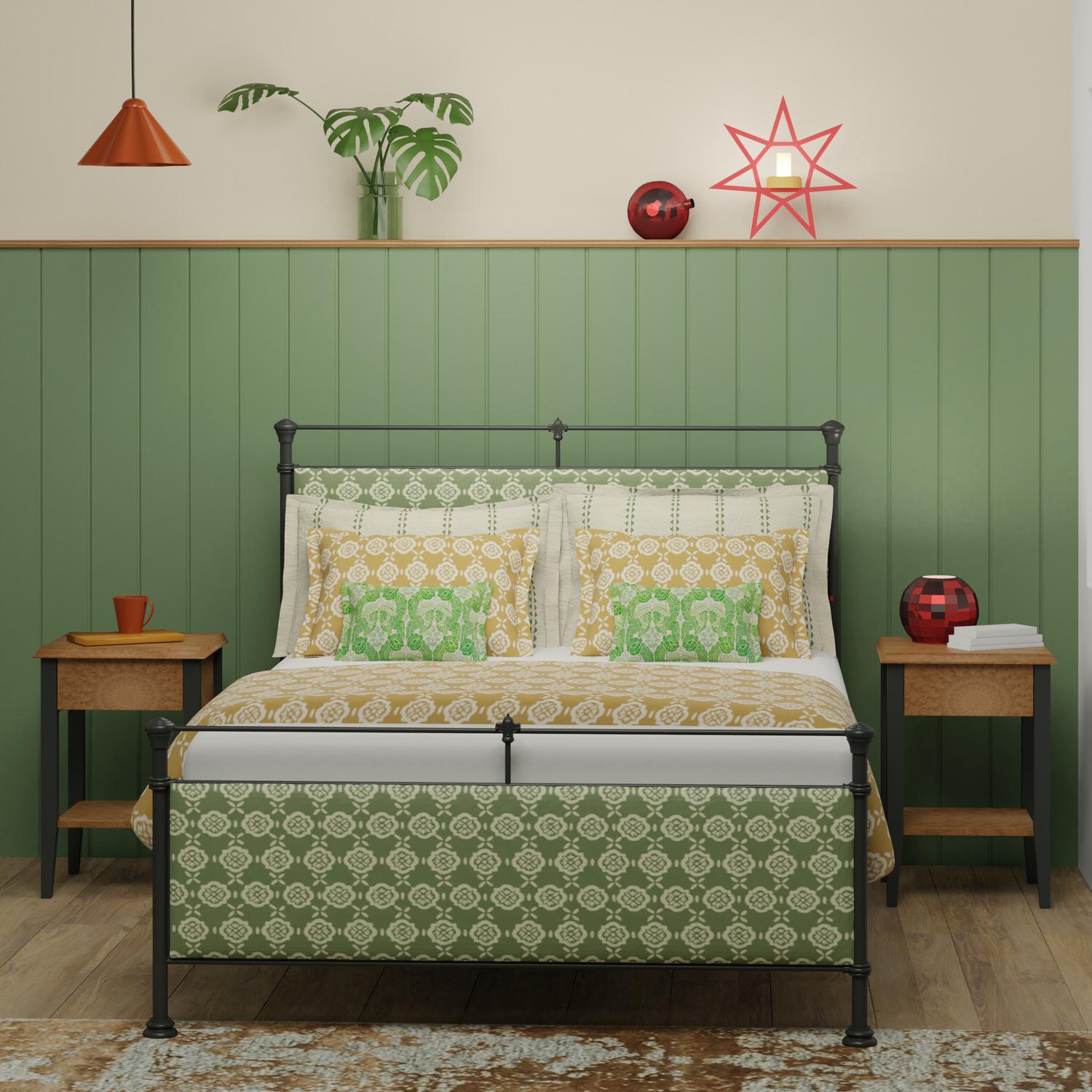 Nancy iron bed - Image green and gold bedroom