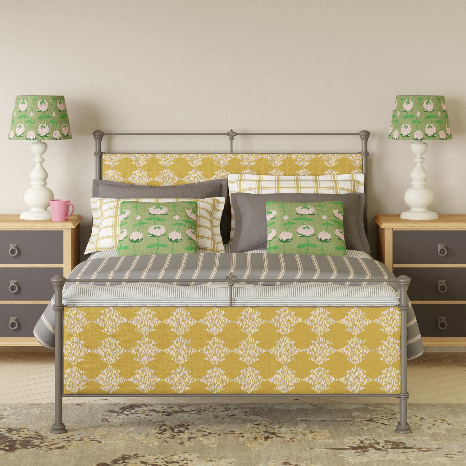 Nancy iron bed - Image yellow bedroom