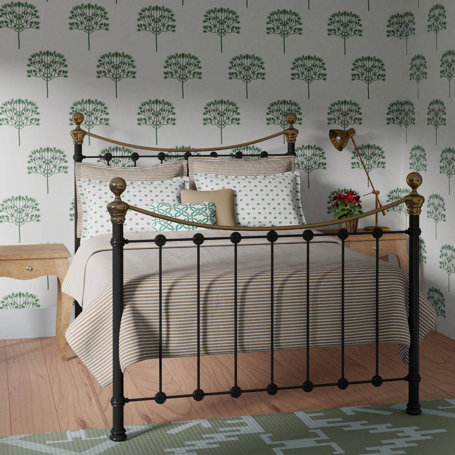 Selkirk iron bed - Image green