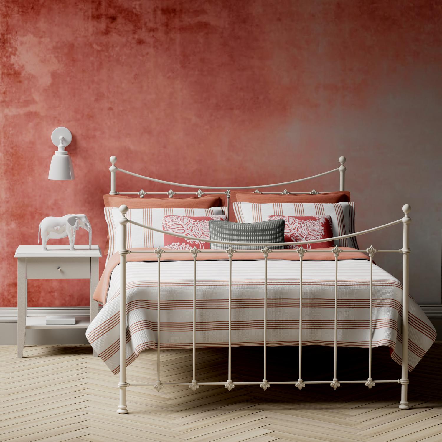 Chatsworth iron bed - Image orange