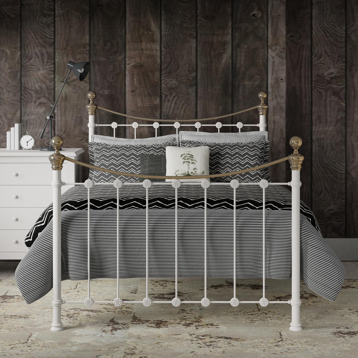 Selkirk iron bed in White - Image black and white bedroom