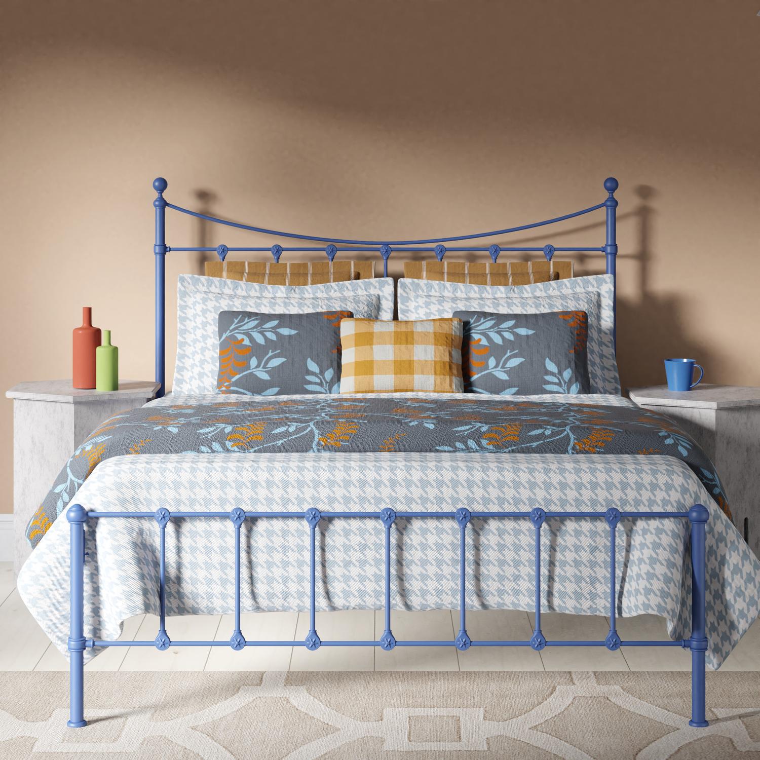 Olivia iron bed - Blue and orange bedroom