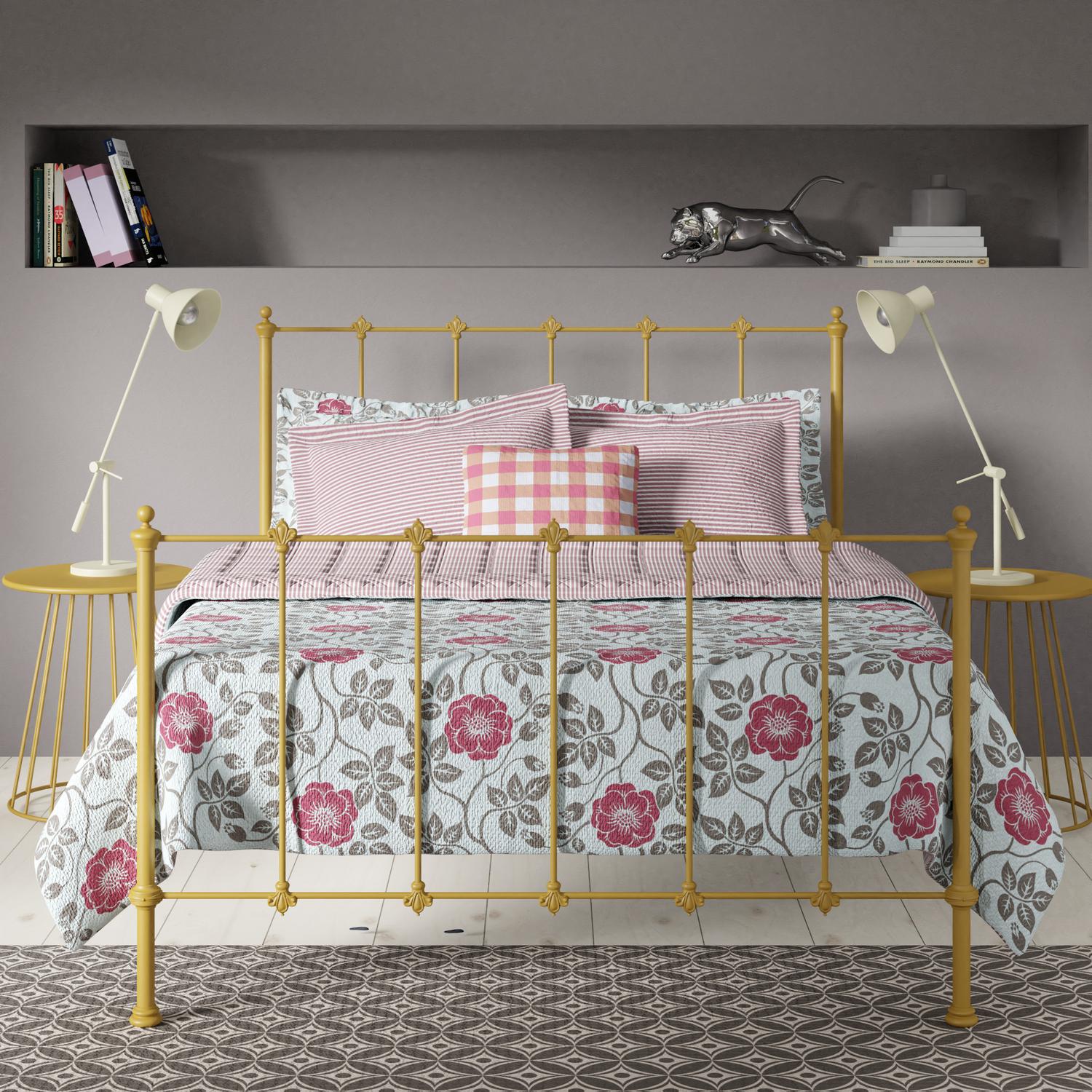 Paris iron bed - Image pink and yellow bedroom