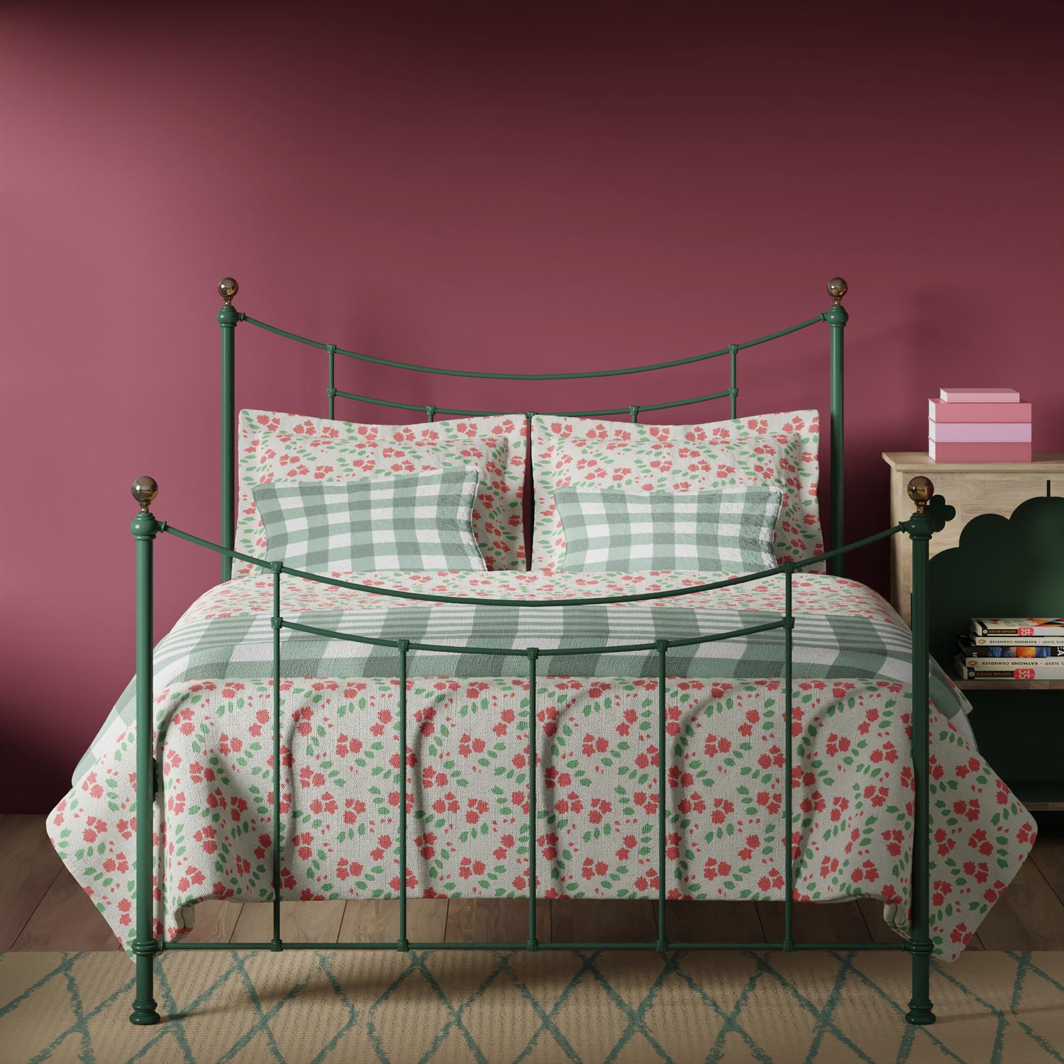 Virginia iron bed - Image pink and green bedroom