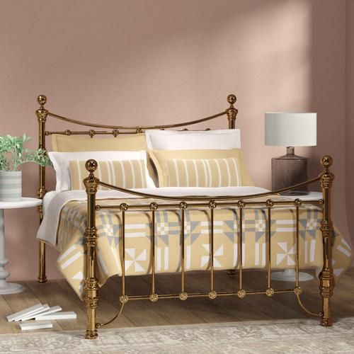 Arran brass bed - Image 4 (Pink bedroom) - Thumbnail
