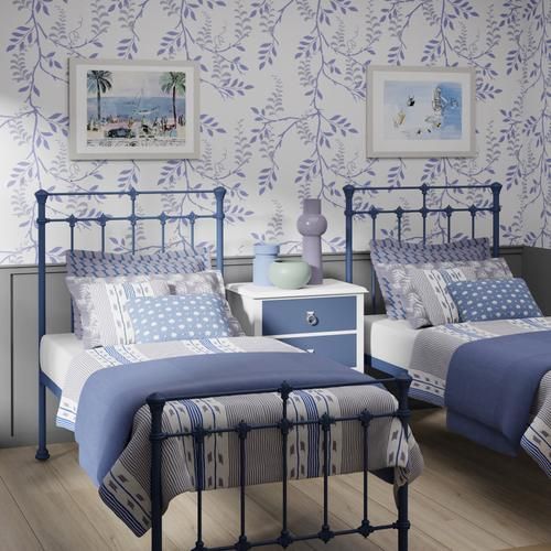 Edwardian iron bed - Image grey white - Thumbnail