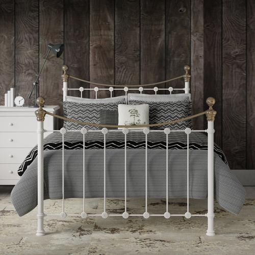 Selkirk iron bed in White - Image black and white bedroom - Thumbnail