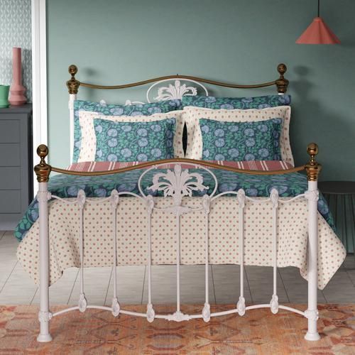 Camolin iron bed - Image teal bedroom - Thumbnail