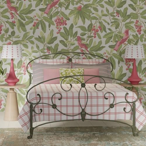 Arigna iron bed frame - Image pink and green bedroom - Thumbnail